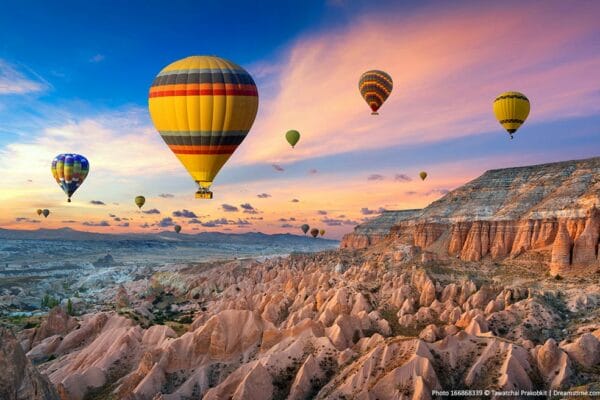 Cappadocia-landscape-and-balloons